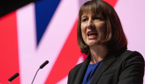Image of Rachel Reeves mid speech at a conference.